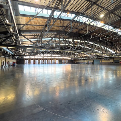 Die Halle der Arena Berlin mit Weitwinkel fotografiert