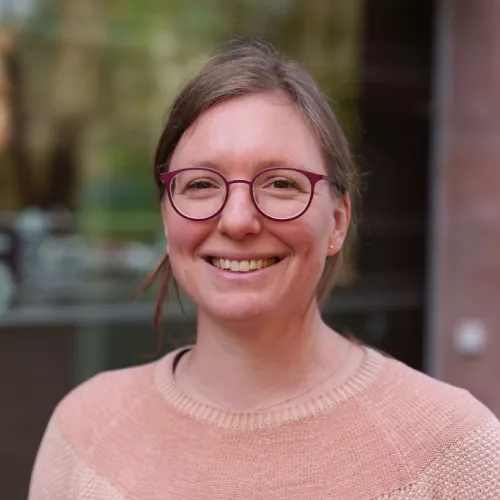 Katja Searles, HNEE