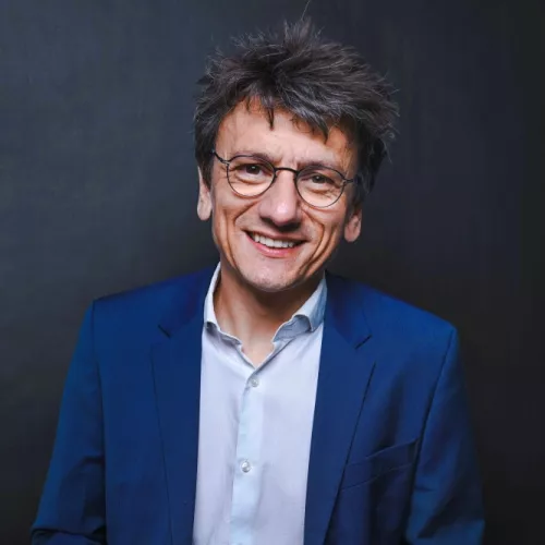 Autor Robert Ide im Porträtbild