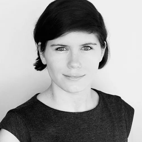 Foto von Ingrid Brodnig in Schwarzweiß